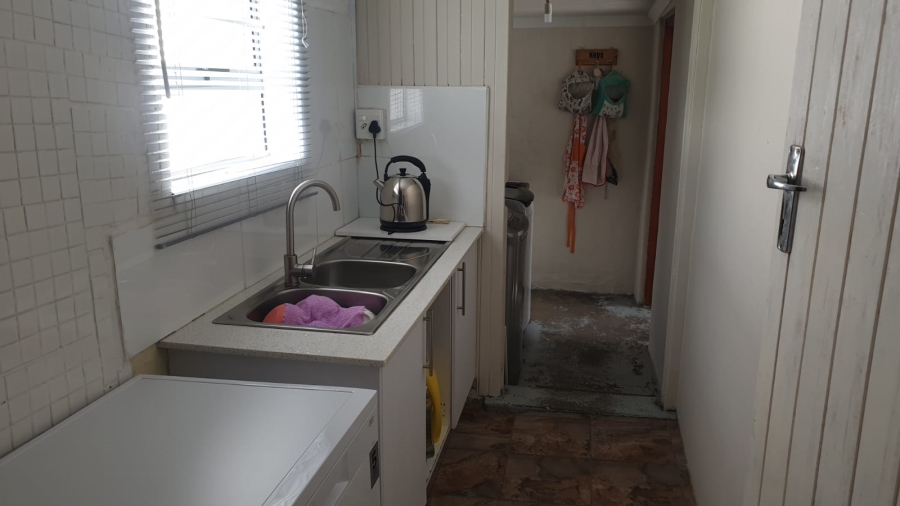 To Let 4 Bedroom Property for Rent in Beacon Bay Eastern Cape
